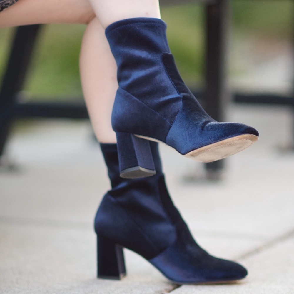 Ann Taylor Larissa Velvet Stretch Heeled Bootie Boots‎ Navy Blue, Size 9